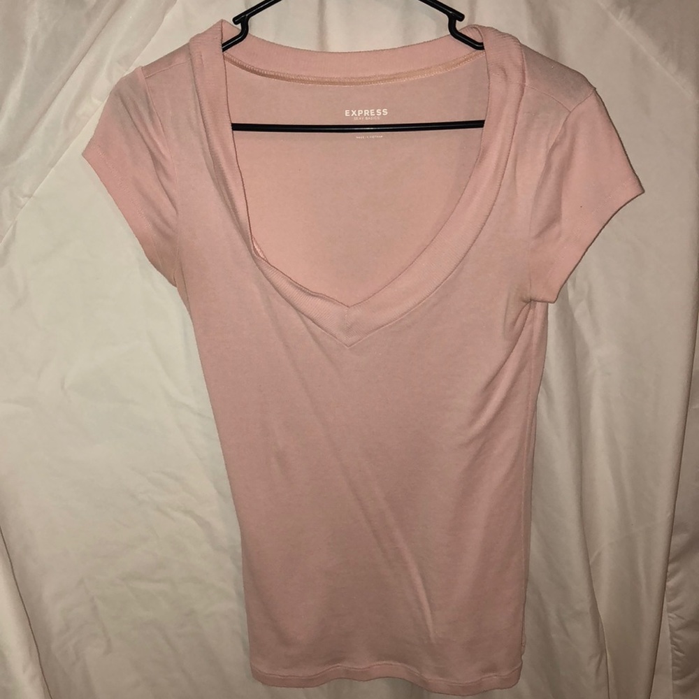 Express V-neck T-shirt | Size: S